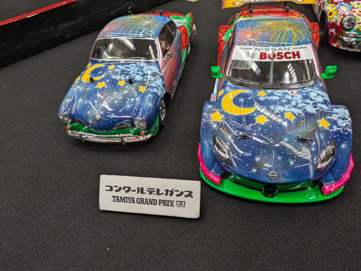 TEAM_BAKAUKE's tweet photo. タミヤグランプリ広島大会初日、コンデレ受賞した作品の中でひときわ目を引いた作品。
アート作品と思う程、素晴らしいものでした。
それも2台！(⁠゜⁠o⁠゜⁠;
今回も撮影、掲載許可ありがとうございました。
コンデレ受賞おめでとうございました😊
＃タミヤグランプリ広島大会 https://t.co/kRAKavyvil