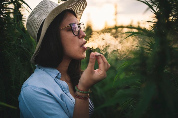 CardioCareToday's tweet image. A major review links cannabis use to 🚩
🔺 29% ↑ heart attack risk
🔺 20% ↑ stroke risk
🔺 210% ↑ cardiovascular death

Cannabis = a real heart risk? Clinicians urged to ask about use. 🫀🧠
🔗 cardiocaretoday.com/post/cannabis-… 
#CardioTwitter #HeartHealth #Cannabis