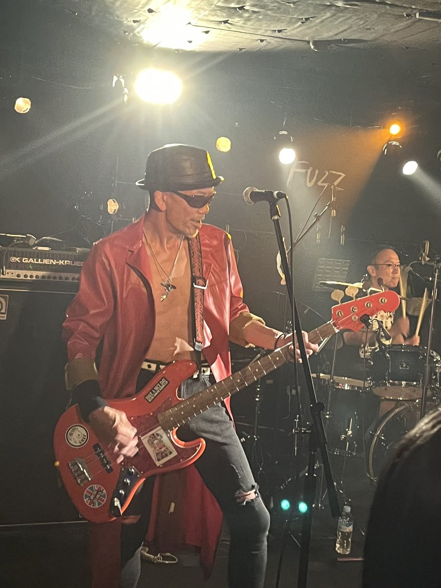 spikefever_vo's tweet image. ライブハウスの入り口で財布を忘れたことに気づいた😱
電子マネーに頼りすぎては行けない（泣）
半分しか見れなかったよ〜🥲
#PayPay役立たず
#現金最強
#Fuzz