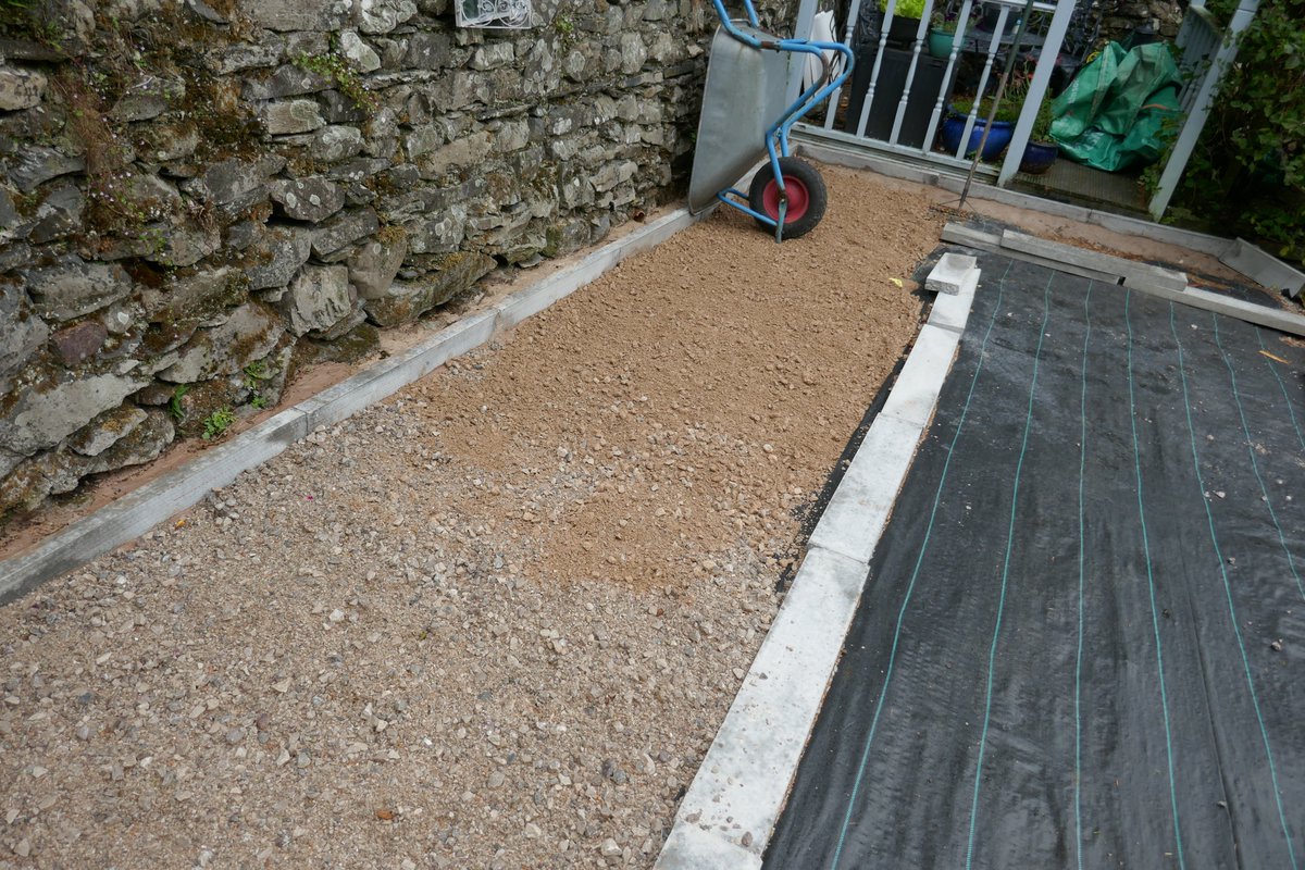 TheLengthsman's tweet image. Another session of barrow loads of scalps ended when it started to #rain 
#whatheatwave
#gardenproject