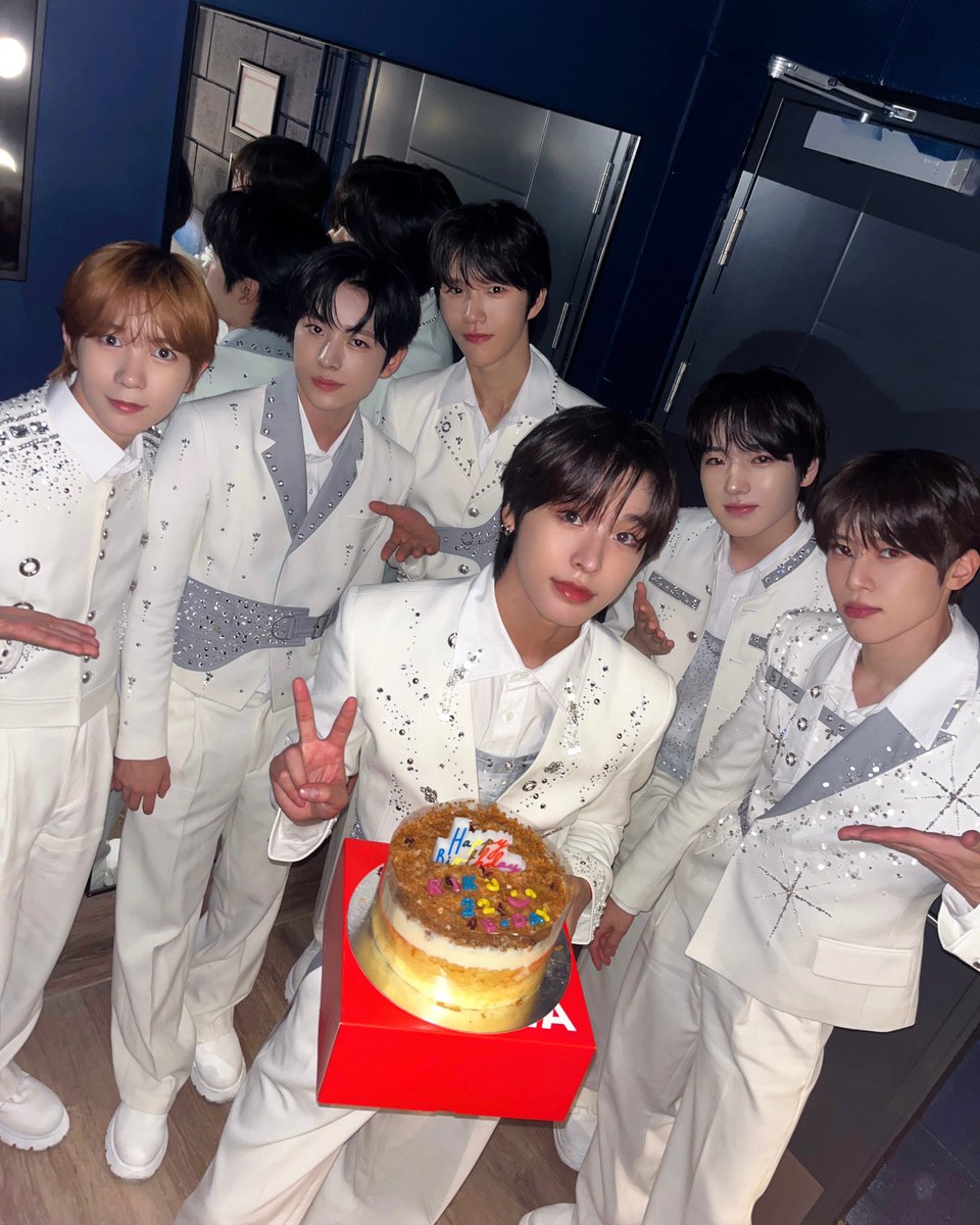 𝟮𝟮 🥳🎊

#HAPPYRIKUDAY 
#NCTWISH