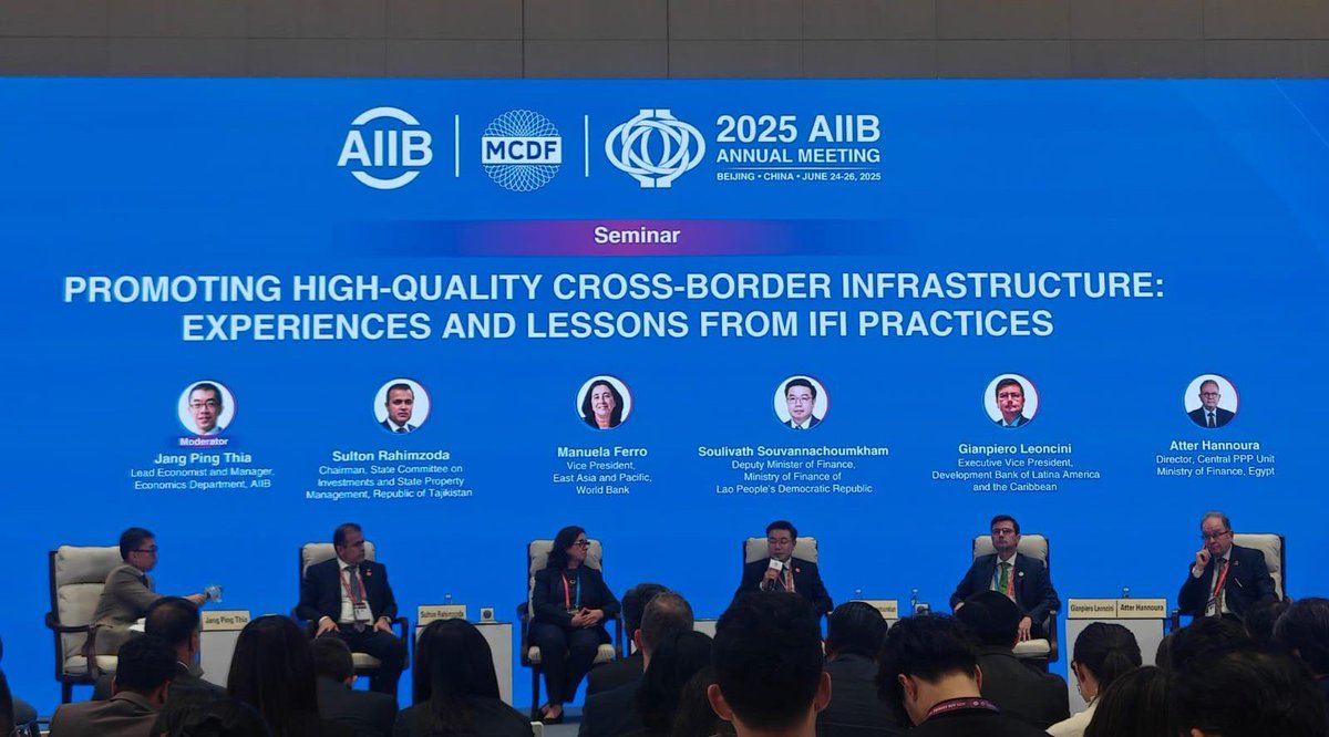 Participamos en la 10ª Reunión Anual del Banco Asiático de Inversión en Infraestructura (<a href="/AIIB_Official/">AIIB</a>) en Beijing, 🇨🇳.

En este espacio presentamos oportunidades de cofinanciamiento, promovimos soluciones como bonos híbridos y azules, y fortalecimos alianzas para impulsar