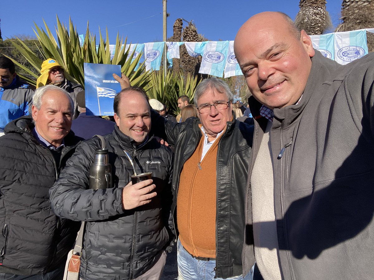 Presentes en la Convención del <a href="/PNACIONAL/">Partido Nacional</a> !!
Presencia y palabras  de nuestro expresidente  <a href="/LuisLacallePou/">Luis Lacalle Pou</a> !
#OrgullosamenteBlancos