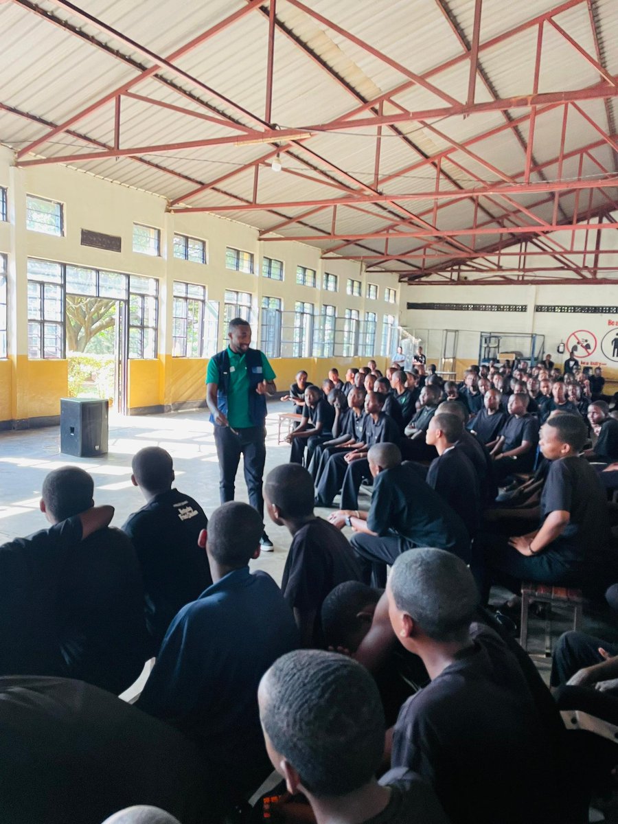 In order to keep fighting drug abuse among youth, <a href="/UyisenganImanzi/">Uyisenga Ni Imanzi</a> and partners held an awareness campaign at <a href="/kagaramasec/">Kagarama Secondary  School</a>. Many students joined and promised to work with <a href="/RwandaGov/">Government of Rwanda</a> to fight drug abuse.

<a href="/STEPS_INITIATIV/">STEPS INITIATIVE 🇷🇼</a> 
<a href="/KicukiroDistr/">Kicukiro District</a> <a href="/RIB_Rw/">Rwanda Investigation Bureau</a> 
<a href="/Rwandapolice/">Rwanda National Police</a>