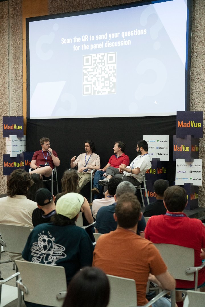 madvue_es's tweet image. The panel discussion 🎤✨ An open conversation full of insights and questions that the audience sent with which we wrapped up MadVue!
#madvue #paneldiscussion #vuejs #developer
