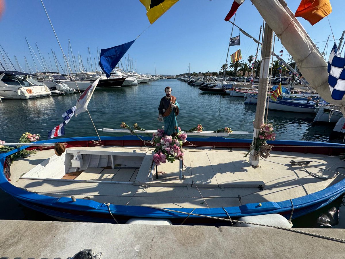 ⚓ Fête de la Saint-Pierre : une belle après-midi de tradition et de mémoire sur le port Saint-Pierre

En cette fin d'après-midi, j’ai eu le plaisir de participer à la Fête de la Saint-Pierre, organisée pour la première fois sur le port Saint-Pierre, en l’honneur du patron des