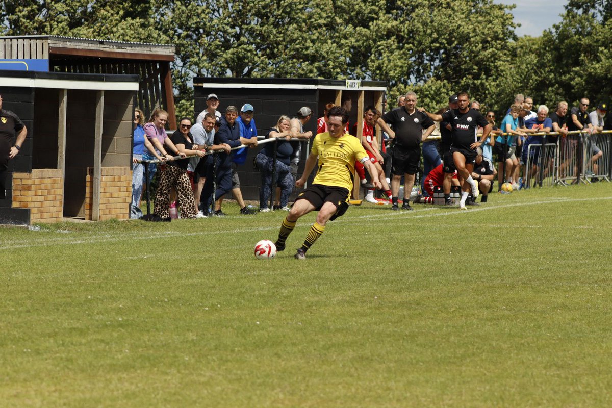WEEKEND RECAP ⚽

Our Reserves drew 2-2 against <a href="/CPDHenllanFC/">CPD Henllan FC🏴󠁧󠁢󠁷󠁬󠁳󠁿</a> in a close game with Harry Lambert and Mike Fleetwood on the scoresheet.

Our Firsts fought valiantly against a strong <a href="/BTFCofficial77/">Buckley Town Football Club & Buckley Town Ladies</a> side, losing 0-2. An excellent performance for the first game back! #uptheisa 🟡⚫