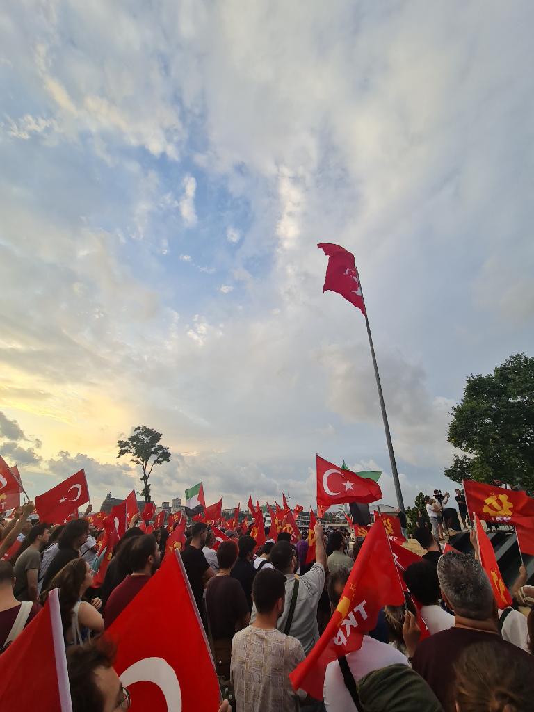 veliugur_'s tweet photo. Üstlere el konsun NATO bu ülkeden #defolsun https://t.co/Gp9PyJdWrm