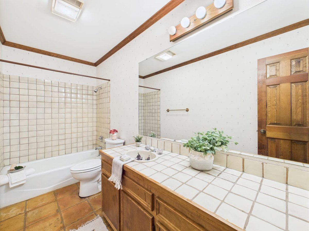 TylerAlbrecht10's tweet image. ✨NEW LISTING✨
117 Stonewood Cir | $215K
2 bed / 2 bath + bonus room in quiet cul-de-sac near Kaliste Saloom 🌿 Vintage charm: Mexican tile, skylights, atrium, &amp;amp; fireplace. Covered patio, 2-car garage, newer roof.
📲 #TalkToTyler