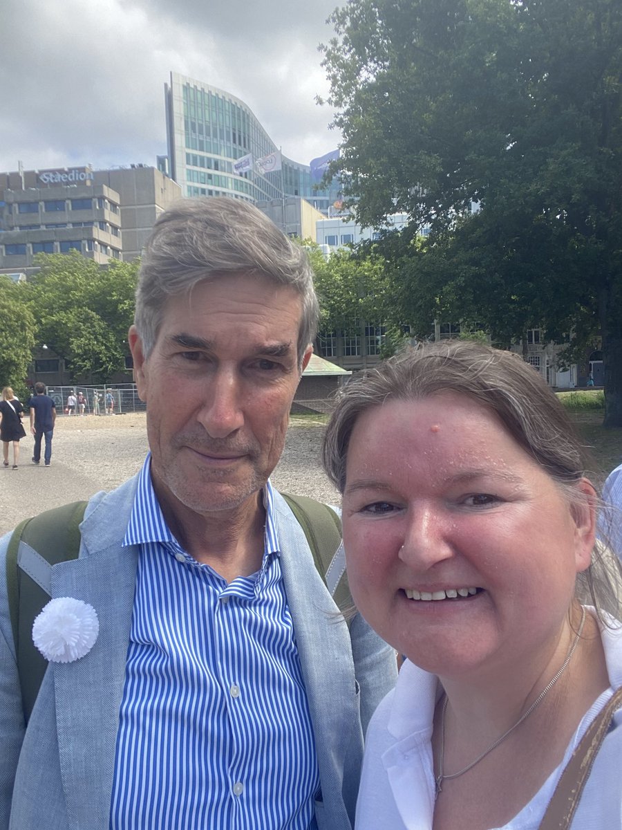 MCJHuisman's tweet image. Wat een aangename ontmoeting. 
Kwam ik zowaar @mennodebruyne tegen bij #veteranendag. 
Kers op de taart.