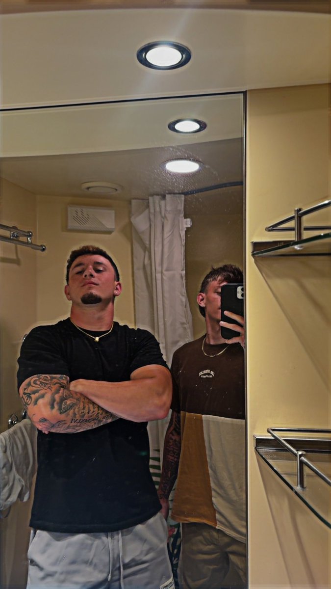 CashMasterD11's tweet photo. @cashmasterkota1 my brother!💪🏼 empty your wallets  #findompaypigs #findomking #FindomFeet https://t.co/kXmSXX818w