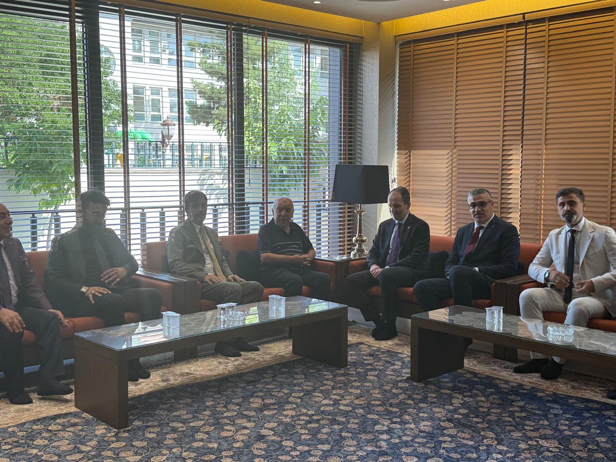 HamidiTaner's tweet photo. Eski başbakanlarımızdan, milli görüşün öncüsü merhum Prof. Dr. Necmettin Erbakan Hoca’mızın kıymetli evladı, Yeniden Refah Partisi Genel Başkanı Dr. Fatih Erbakan beyefendinin taziye ziyaretleriyle bizleri onurlandırmasından büyük memnuniyet duyduk.
Nazik ziyaretleri ve gönül desteği için kendilerine en kalbi teşekkürlerimi sunuyorum. Allah razı olsun.