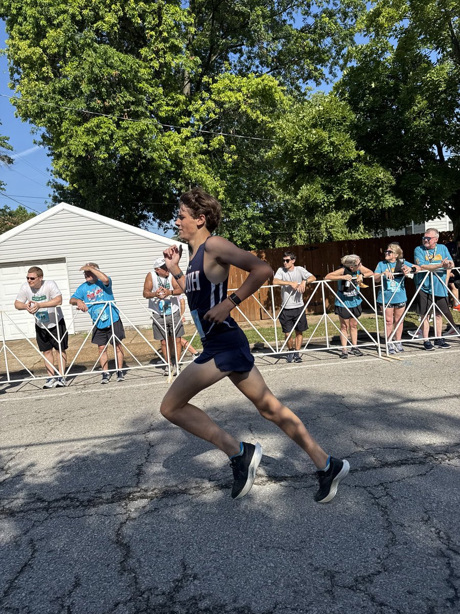 ahlheimd's tweet image. Representing @sluhxctrack well at the Macklind Mile -Elite Division @bigriverrunning