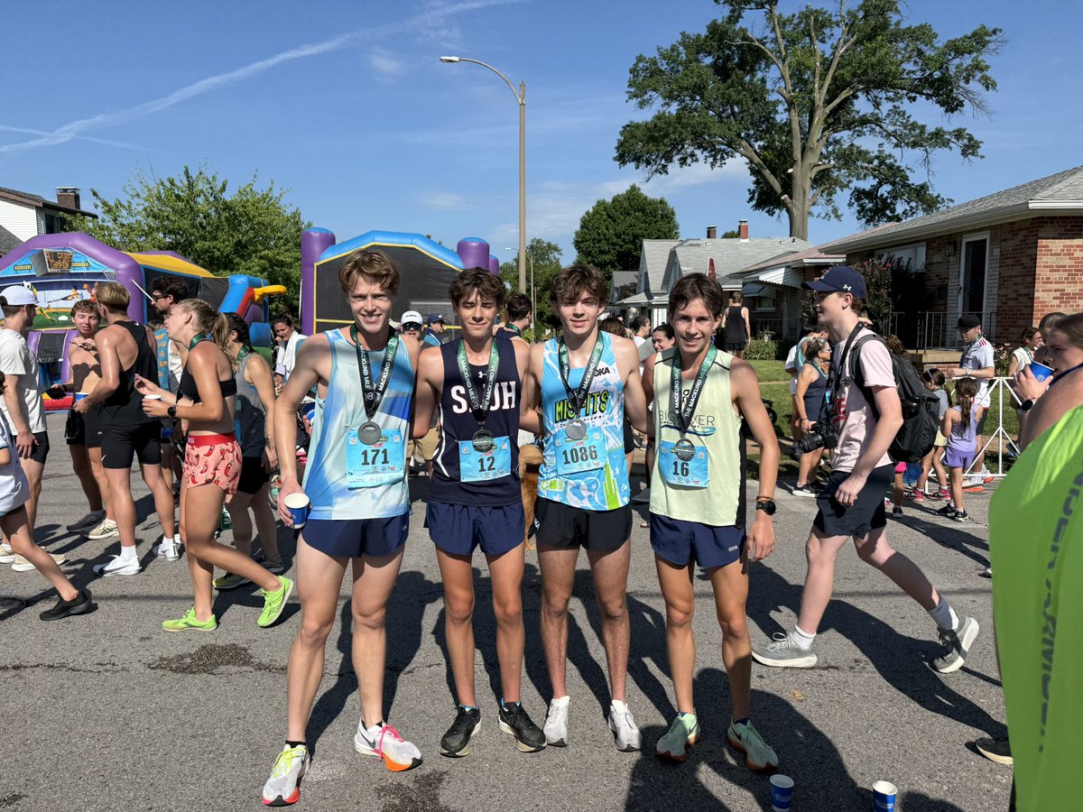 ahlheimd's tweet image. Representing @sluhxctrack well at the Macklind Mile -Elite Division @bigriverrunning