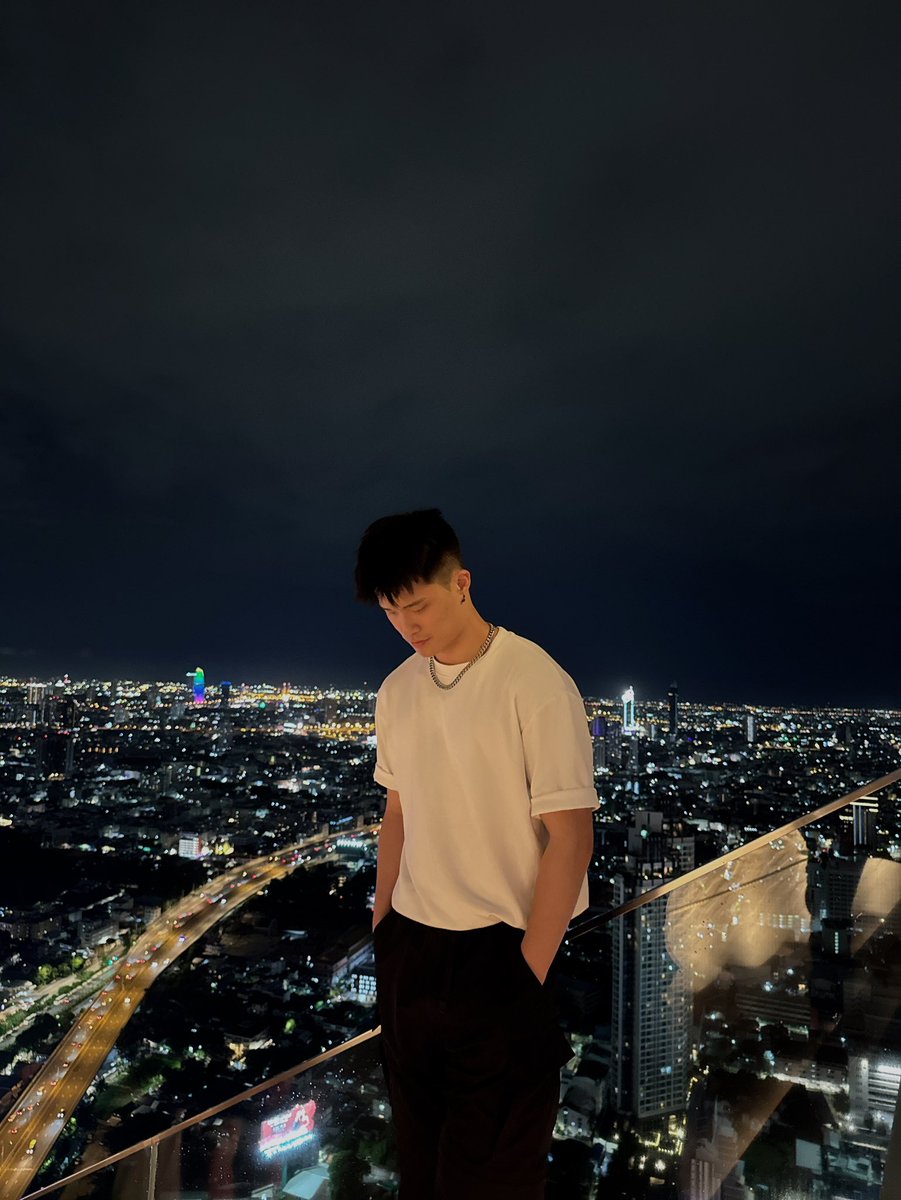 曼谷的夜景

難得的假期需要好好放鬆一下

如果可以在這裡住一個月就太好了

#bangkok
#曼谷