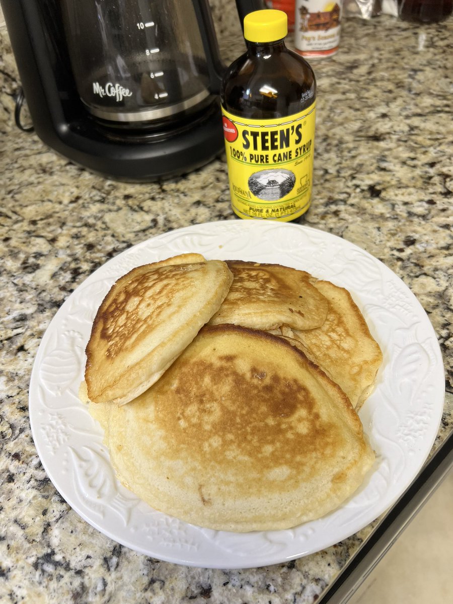 Riflemanscreed2's tweet photo. I made Pancakes 🥞 this morning for breakfast:) #Steens https://t.co/EsNSeYKGzh