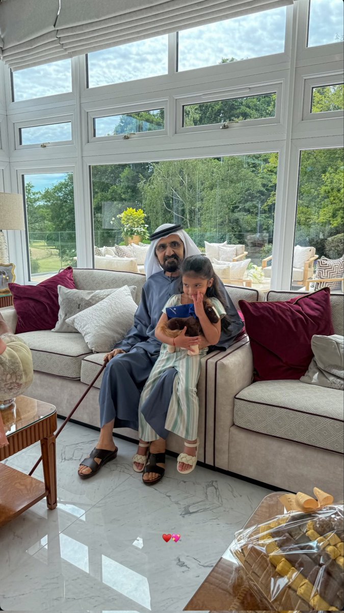 لحظة دافية تجمع سمو الشيخ محمد بن راشد  آل مكتوم مع حفيدته، حب وحنان من قلب قائد وأب 
#محمد_بن_راشد #الامارات #الشيخ_محمد_بن_راشد 
#الإمارات #شيخ_القلب #محمد_بن_راشد_آل_مكتوم 
#زايد_الجيل #رئيس_مجلس_الوزراء
#دبي #MohammedBinRashid
#SheikhMohammed #uae 
#dubai 
#MBR