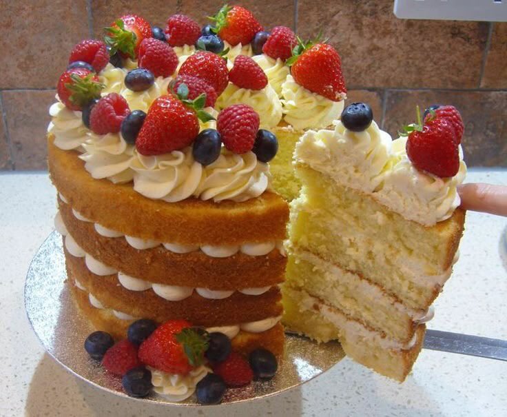 violettweets_'s tweet photo. strawberry cake. https://t.co/3ZZShhKYMT