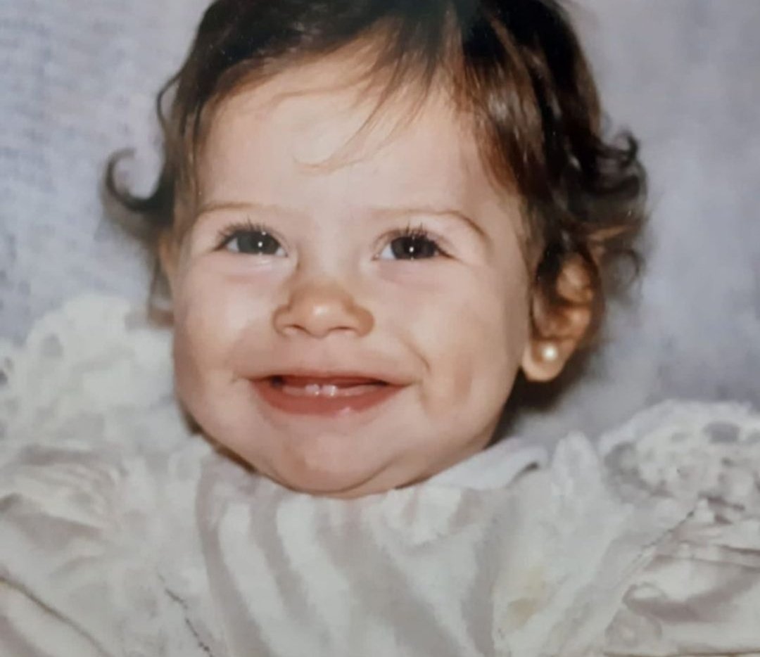 Hoy ella cumpleaños🥺❤️‍🩹 
Alguien que le diga a esa niña que nunca deje de soñar,que todo sus sueños se le van a cumplir y que va a llegar el amor de su vida, quien va a hacerla reír mucho🥺✨