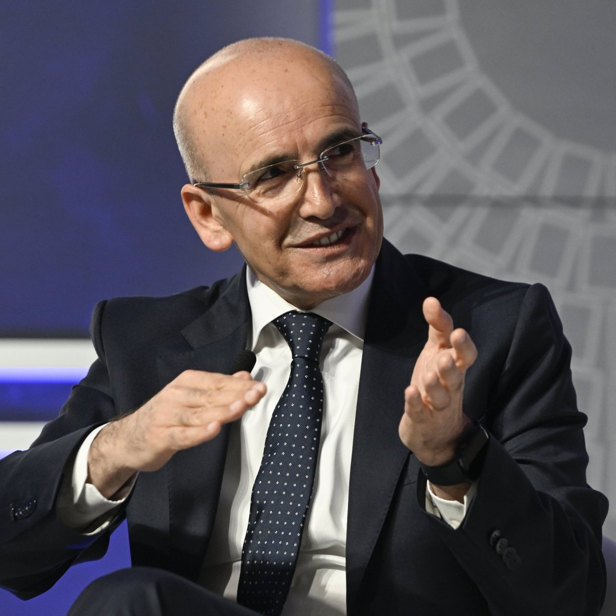 bosunatiklama's tweet photo. Mehmet Şimşek: "Evlerde kullanılan elektriğin %55'ini, doğal gazın ise %65'ini devlet ödüyor." https://t.co/JIO3tZ4CkQ