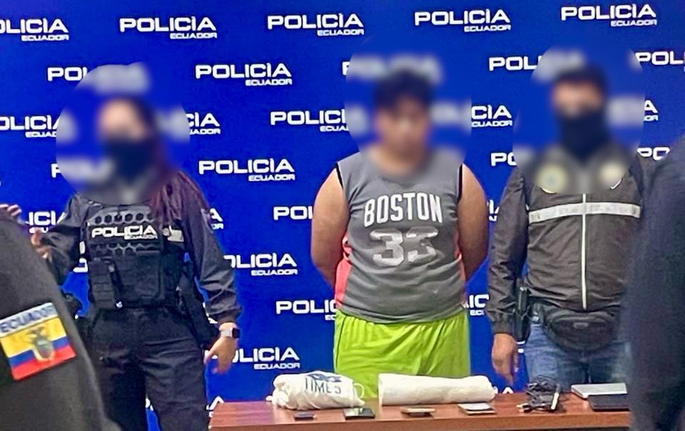 rgarcia25S's tweet photo. #ATENCIÓN | #Guayas: en el marco de una investigación previa por #PornografíaInfantil, #FiscalíaEc y @PoliciaEcuador ejecutaron esta madrugada un operativo en el sector de #MonteSinai, Cooperativa Voluntad de Dios, para detener a Elías Gabriel R., presunto autor del delito. https://t.co/RIHoLRCdPD