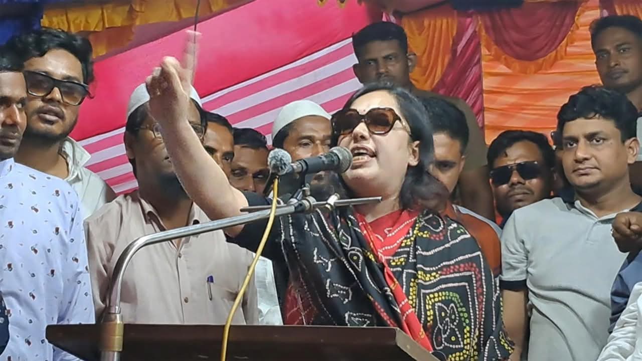 অবৈধ সরকারের ৩০০ এমপির বিরুদ্ধে একাই লড়াই করেছি: রুমিন ফারহানার দীপ্ত ঘোষণা