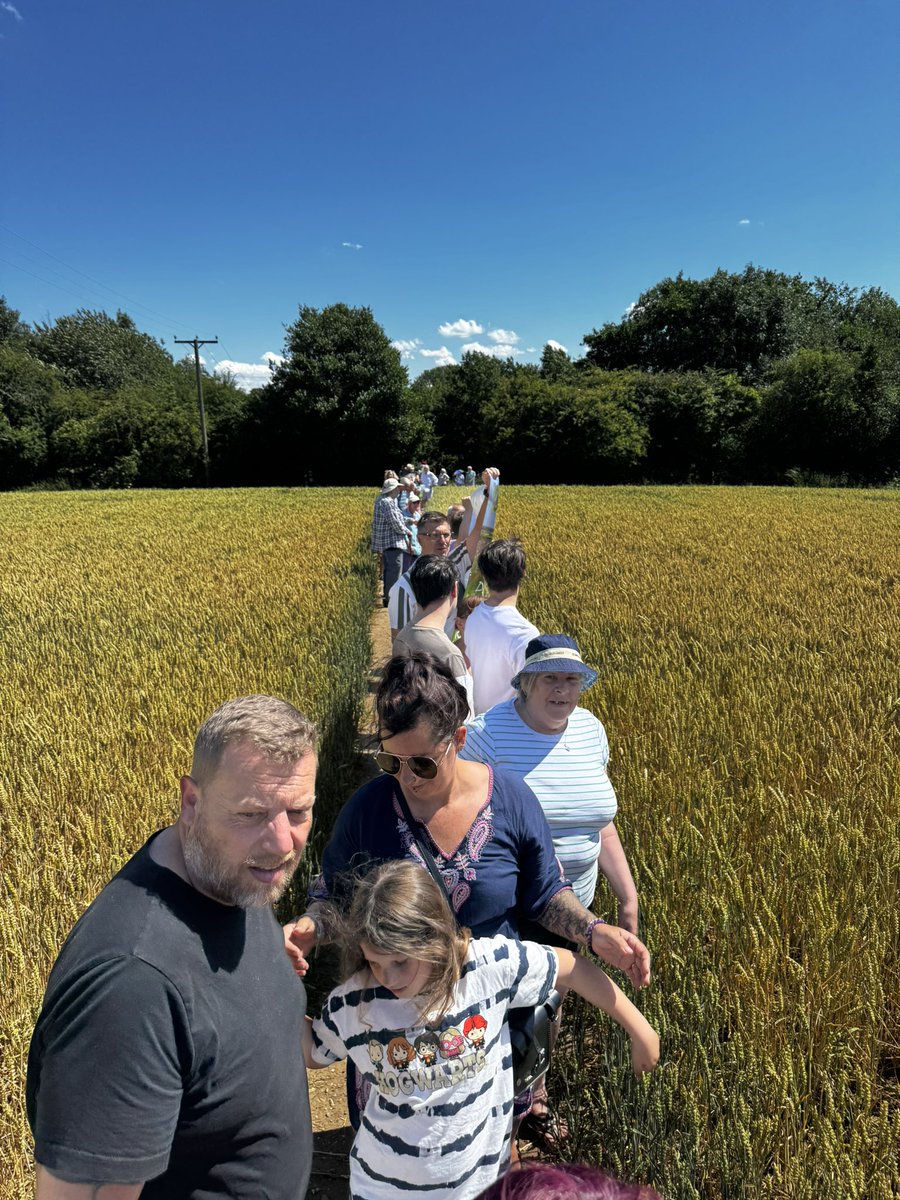 craig_smithUK's tweet photo. π³ 317 of us lined the field on Ashburton Rd today, in 27Β°C heat, to say loud and clear: Hands off our green spaces!
πͺ United across parties. Backed by the community. This field matters.
#SaveOurGreenSpaces #Hugglescote #CleanAirCoalville #OneOfOurOwn #ConservationMatters πΏβ