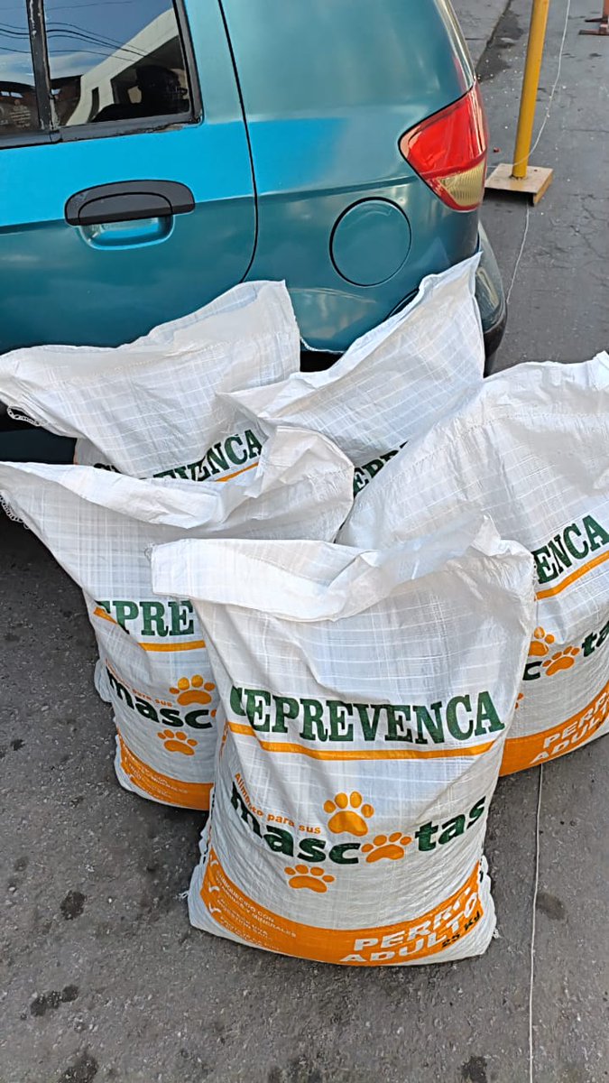 FRAENKELE's tweet photo. Gracias a Dios se logró comprar 5 sacos de perrarina equivalente a $138,50 AÚN FALTA EL BOFE Y EL TEMPORAL DE RUPERTO...X FAVOR 😭🥺😢 GRACIAS 🫂 https://t.co/G8O0R2ycYG
