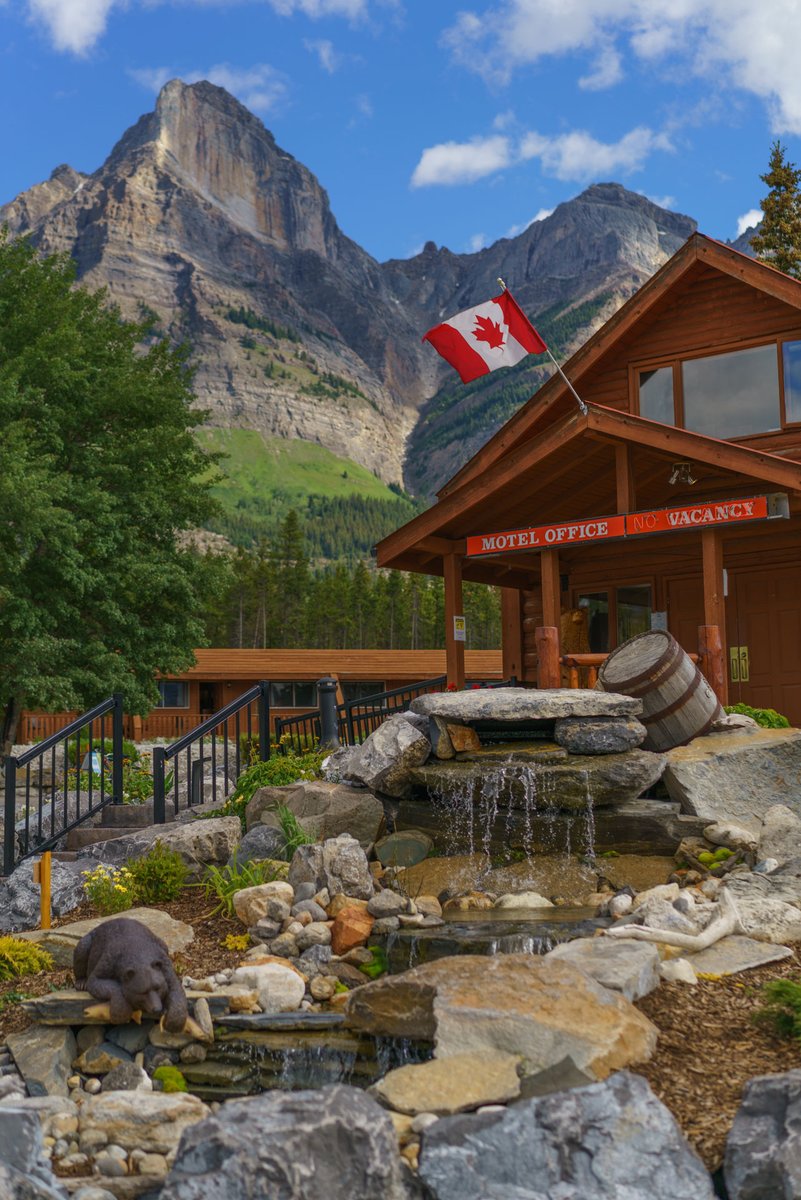 Looking to enjoy the #CanadaDay #longweekend? Head to the mountains on the #IcefieldsParkway in #BanffNationalPark &amp; take in the sites &amp; hikes off of one of the most beautiful highways on earth. Take advantage of our specials &amp; stay for a #discountedrate!

thecrossingresort.com/features/categ…