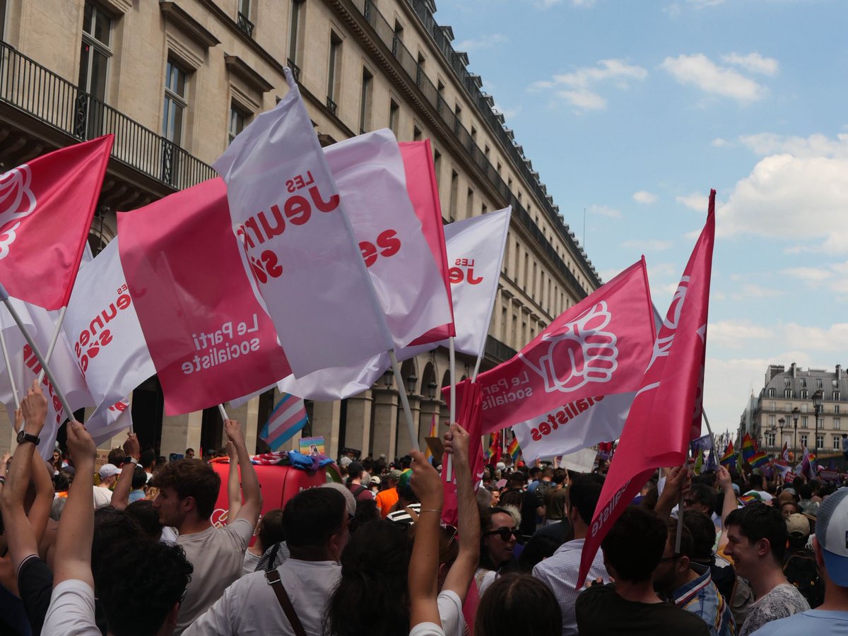 🏳️‍🌈Les socialistes sont dans les rues de Paris ce samedi pour célébrer toutes les identités et soutenir les luttes LGBTQIA+ 

Nous continuerons de protéger les droits des personnes LGBTQIA+ face aux attaques de l’extrême droite en France &amp; dans le monde.
#moisdesfiertés #pride2025