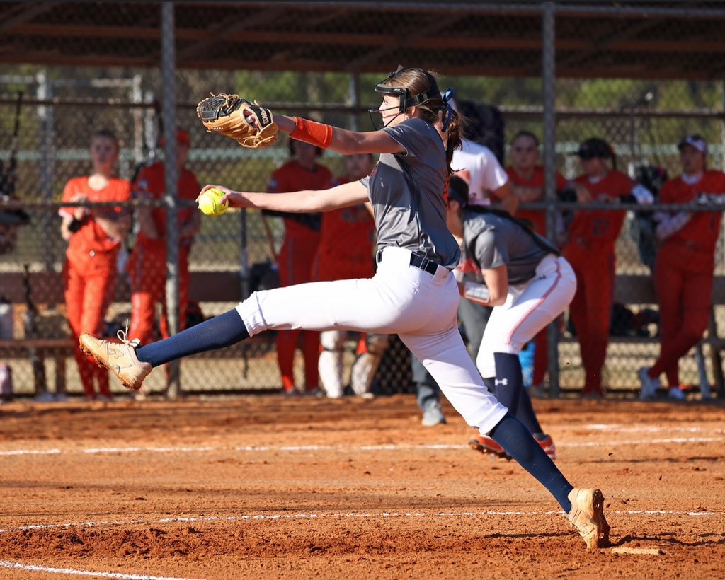 kate_dickinson_'s tweet image. Our EC Bullets Greene team is having a great time at the Owl City Showcase! I’m excited to be the starting pitcher for our first game today at 12:30pm at Heritage Park Field 2.
Coaches, I hope you’ll come watch the talented athletes on our team!