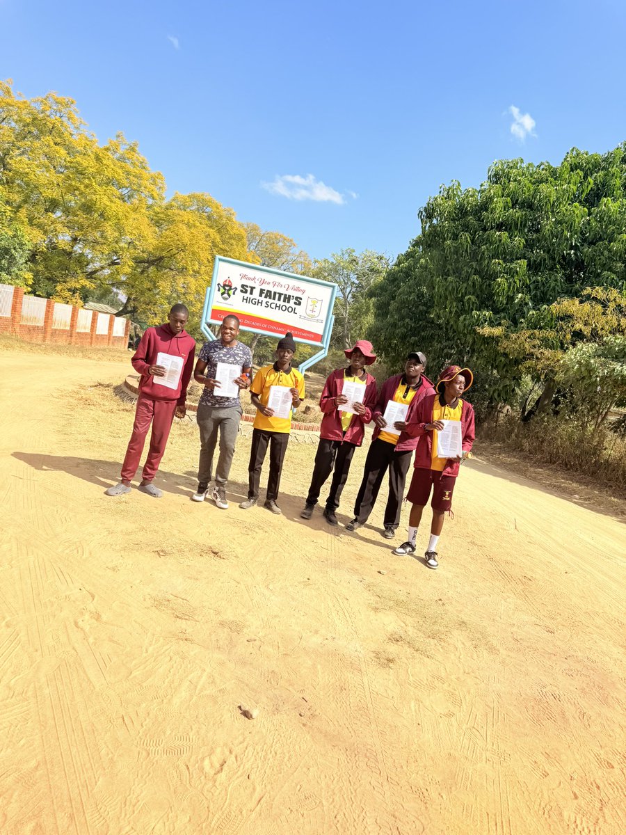 Today went to my High school,met these young ones Fisco News Network they were selling copies of their news bulletin as a fund raising!It pleased my heart to see young people with heart for extra circular activities!

Today was my first time at this high school of mine in 12