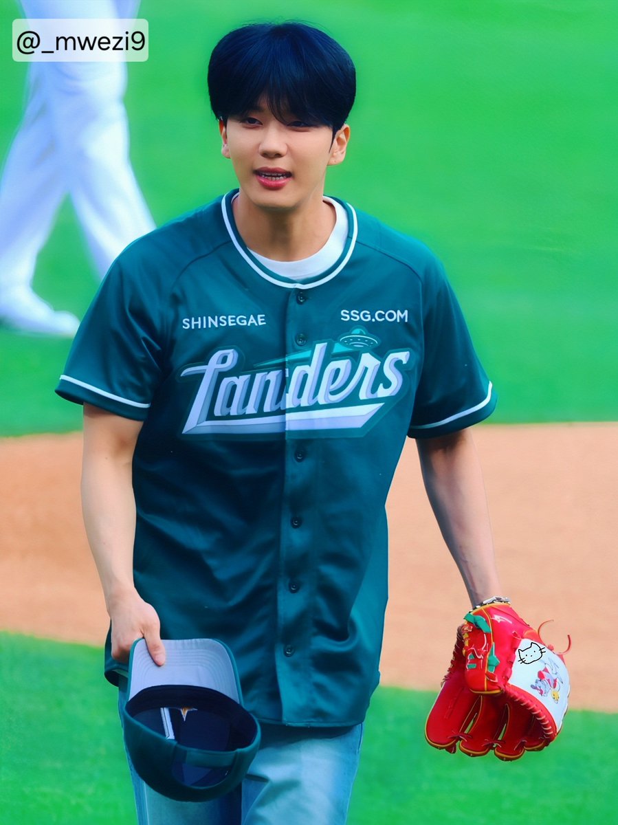 _mwezi9's tweet photo. ⚾️🔥

250627 SSG 시구
#유영재 #YOOYOUNGJAE
@BAP_Youngjae https://t.co/sIqKIbgmBW