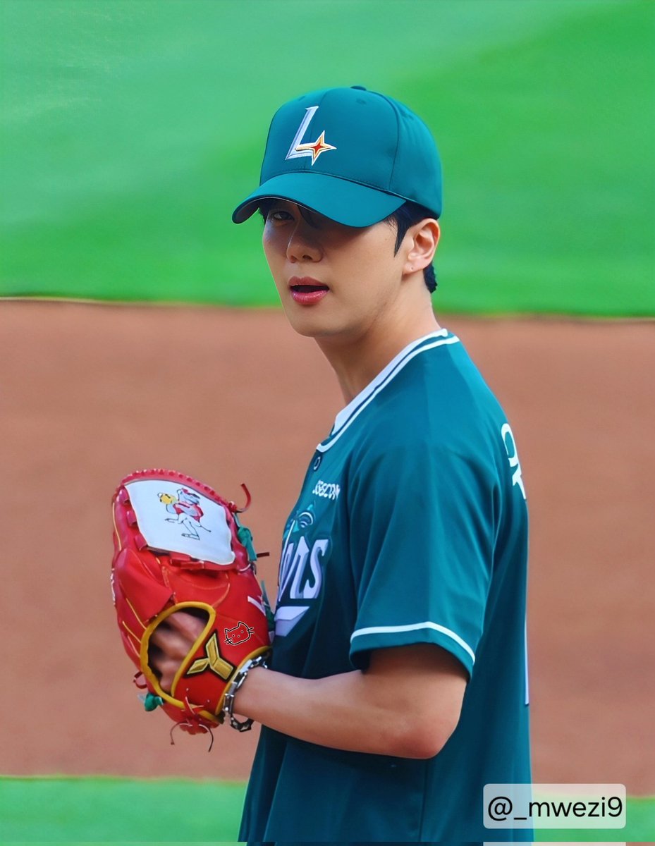 _mwezi9's tweet photo. ⚾️🔥

250627 SSG 시구
#유영재 #YOOYOUNGJAE
@BAP_Youngjae https://t.co/sIqKIbgmBW