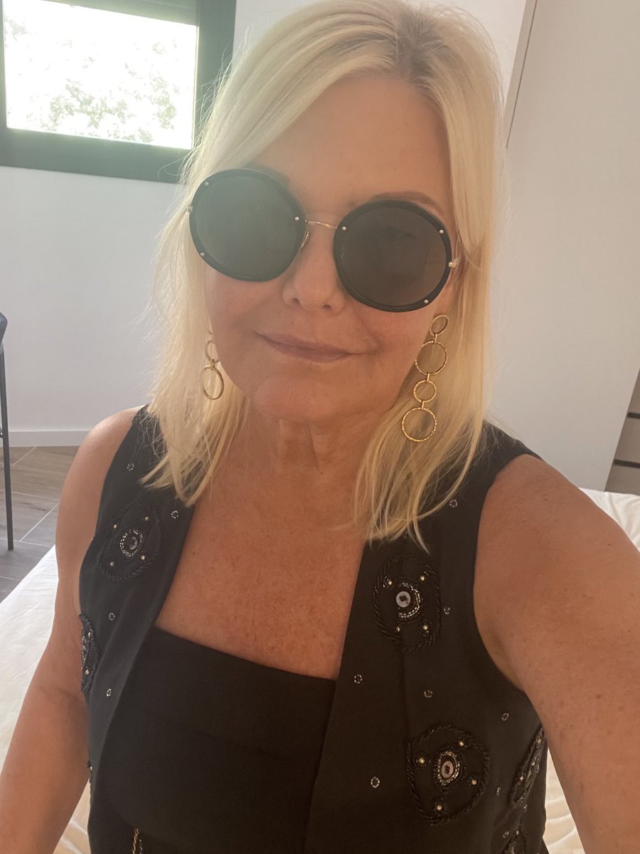 MattilaKarita's tweet photo. Rested & Ready ๐
Heading to theatre now; makeup call & hair & costume. Warmup.
Our 3rd performance of Rusalka tonight ๐ถ
Enjoy your Saturday, folks ๐
#GranTeatreDelLiceu ๐ช๐ธ https://t.co/7ZqunFulTJ