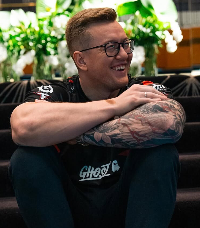 Ozzny (@ozzny_cs2) on Twitter photo "He's a Norwegian God.
He's too big, too strong and he is so calm as well, I feel like he brings confidence to the team"
s1mple on rain (via <a href="/FaZeEsports/">FaZe Esports</a>) ‼️ "He's a Norwegian God.
He's too big, too strong and he is so calm as well, I feel like he brings confidence to the team"
s1mple on rain (via <a href="/FaZeEsports/">FaZe Esports</a>) ‼️