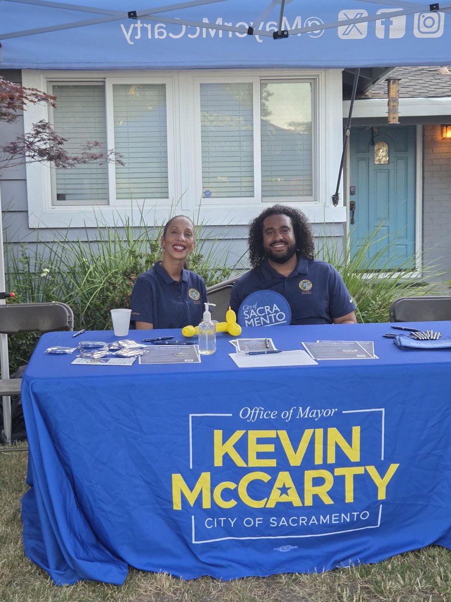 MayorMcCarty's tweet image. Kicked off summer with my 1st National Night Out as Mayor in College-Glen.
Thank you College-Glen Neighborhood Association, @SacFirePIO, @SacPolice & the amazing partners who made this block party happen.
I look forward more National Night Out events in August.