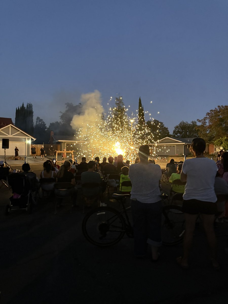 MayorMcCarty's tweet image. Kicked off summer with my 1st National Night Out as Mayor in College-Glen.
Thank you College-Glen Neighborhood Association, @SacFirePIO, @SacPolice & the amazing partners who made this block party happen.
I look forward more National Night Out events in August.