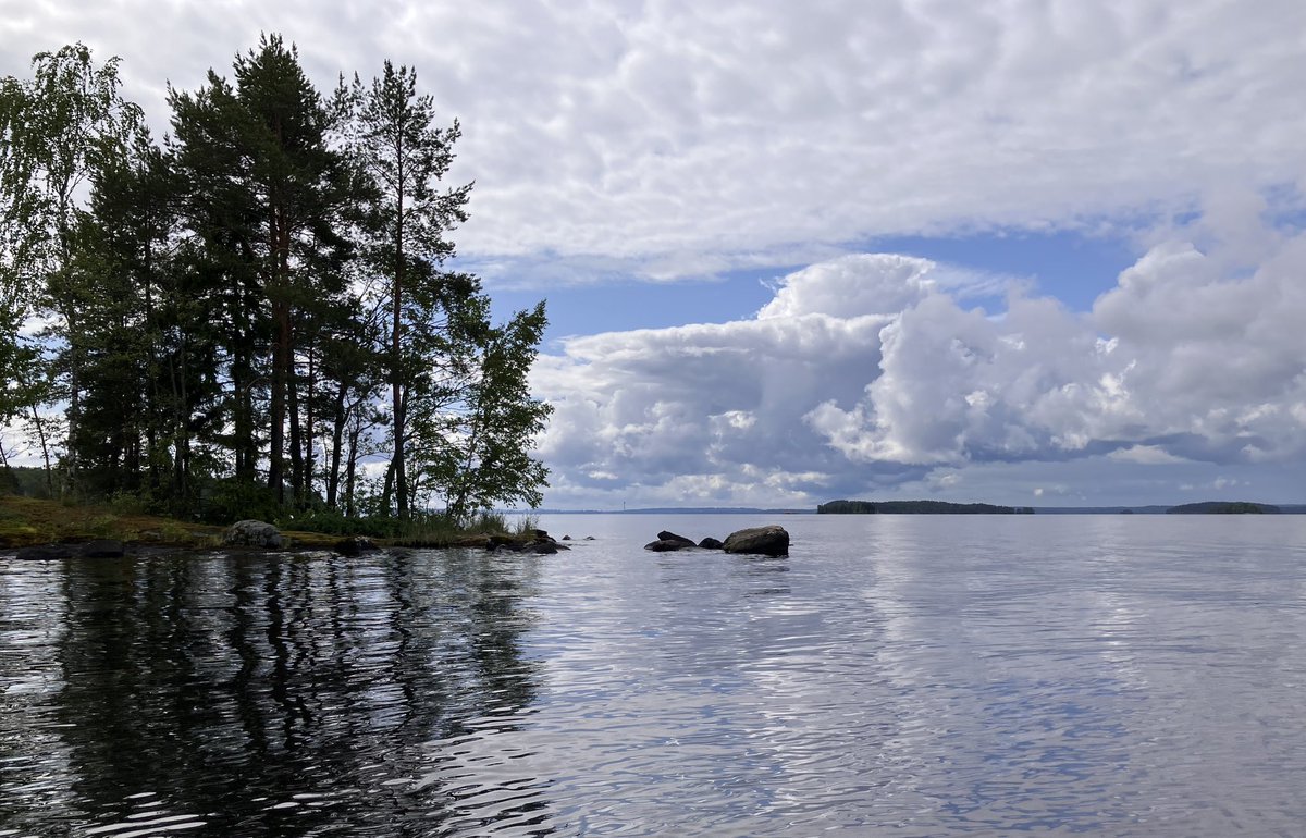 Oli kyllä hieno #soutu’keli aamulla, vaikka aurinko ei kunnolla paistanutkaan. Kauhean montaa kertaa kesässä #Näsijärvi ei ole näin tyyni. #Tampere