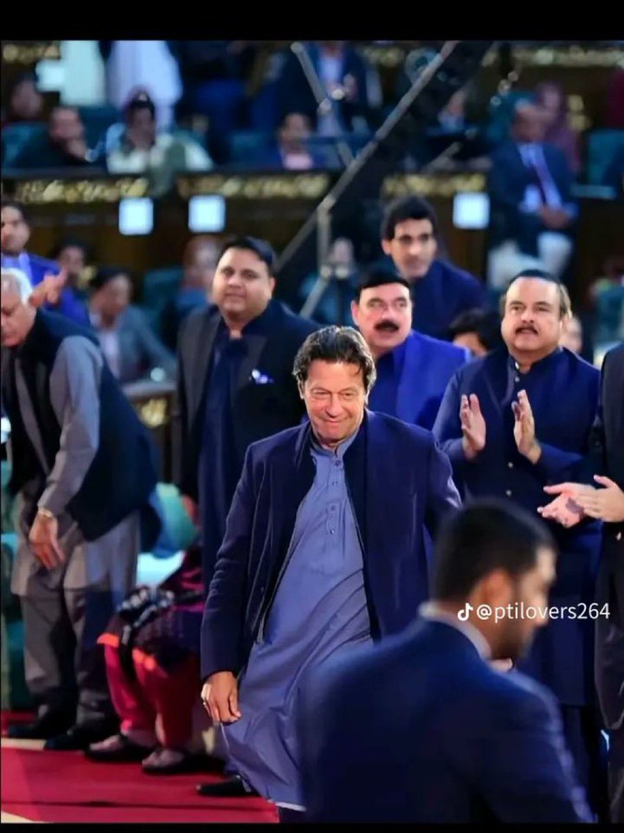 شعور کی فصل اس نے اُگائی ہے تو پھل بھی یہی کھائے گا انشااللہ
 <a href="/Aleema_KhanPK/">Aleema Khanum</a> <a href="/riaz_ulah/">Riaz Ullah</a> <a href="/ImranKhanPTI/">Imran Khan</a>