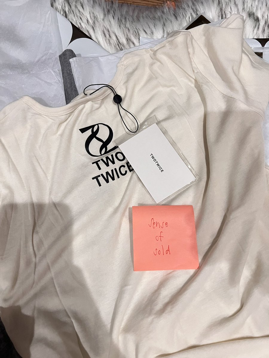 Senseofsold's tweet photo. ของแอดมินเองนะคะ NEW TWOTWICE 
ปล่อย 890 จาก 1390 ใส่ได้ 2 ด้านค่ะ

#twotwiceส่งต่อ #twotwice #twotwicebrand https://t.co/O9p0PVAGwd
