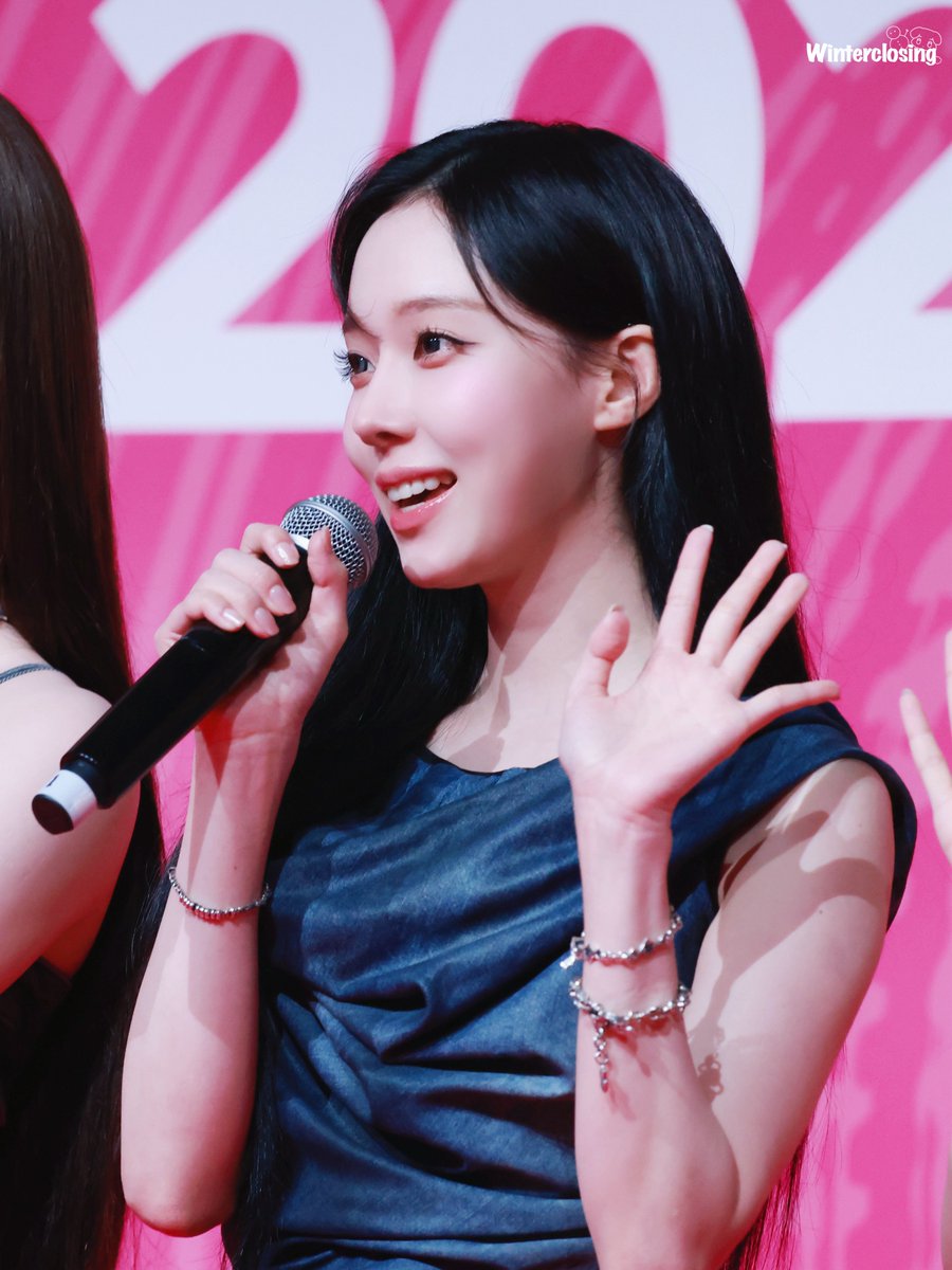 kwtclosing0101's tweet image. 250628 SMT London
☺️
#aespa #æspa #에스파
#WINTER #윈터