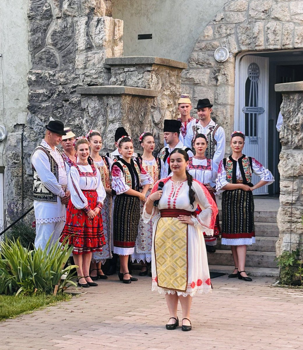 GSopanda's tweet photo. Celebrating #ia, 🇷🇴 Romanian traditional blouse, &amp; #Sânziene @ICR_Budapesta. Enjoining dances, songs &amp; customs from t/ musical &amp; choreographic folklore of ethnographic areas of #Romania. Tasting traditional food &amp; wine from Banat. 👏🏼 https://t.co/GpqIcfW9pr
