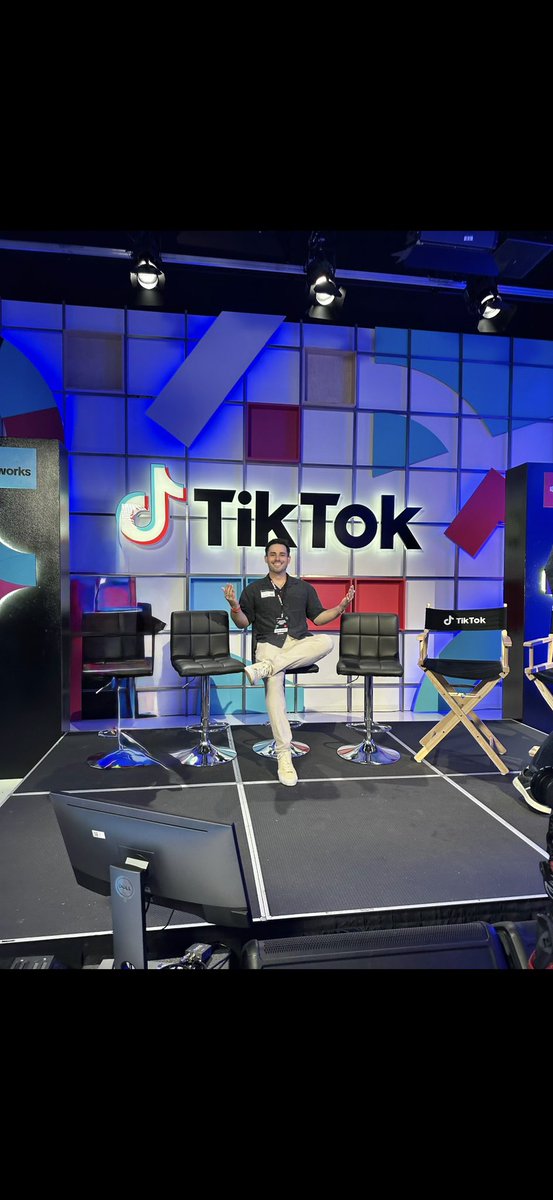 ThemeParkShark's tweet image. After almost 2 years of streaming on TikTok, I got the invite today to go check out their LA headquarters!
It was a fun night with a lot of cool creators in the room. I even got this graffiti-style Shark Squad hat that I’m really excited about. They had In-N-Out cater the event,…