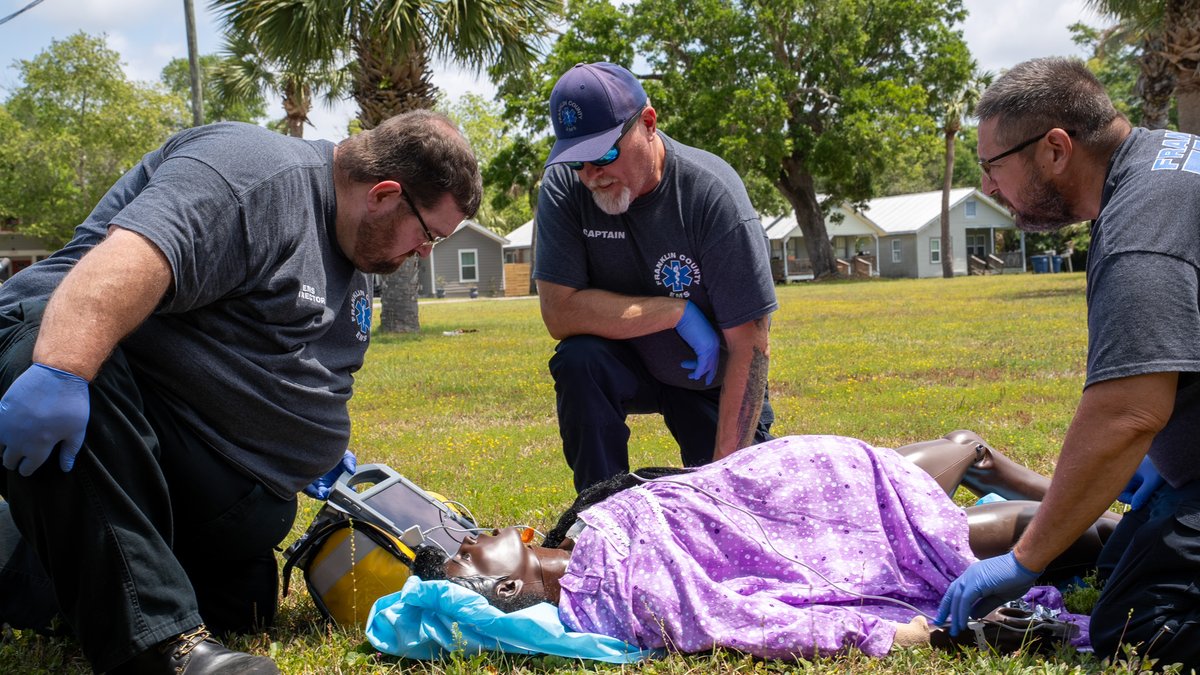 USouthFlorida's tweet image. ICYMI: @USFHealth experts are bringing hands-on medical training to rural communities in Apalachicola, FL and Douglas, GA.

At both locations, faculty and training experts with @CAMLSTAMPA delivered scenario-based sessions tailored to local needs.

🔗: ow.ly/7V9050Wb3Vs