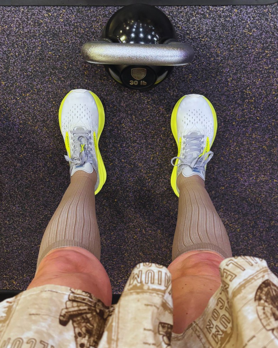 PROCompression's tweet image. Earth tones are trending, and your socks can join the style! 🌍✨ Meet Earth Essence: our most wearable collection yet. Grab 4 for $70 with code WKND! 

SHOP NOW ▶️ procompression.com/collections/co… 

#PROCompression #EarthEssence #SocksWithStyle #WeekendReady #FunctionMeetsFashion