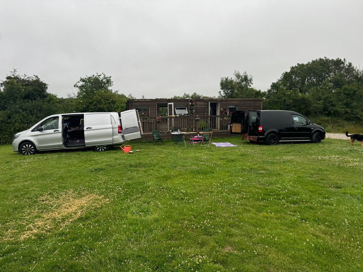 RpdDixie's tweet image. We were very lucky to have a night out at our friends van , with a bbq ๐ญGod mum can yap , i see what they had to drink so much โฆ they didnโt go to sleep till 3am , we are all exhausted ๐ด but was lovely to have a little adventure away all of us together ๐๐พ
