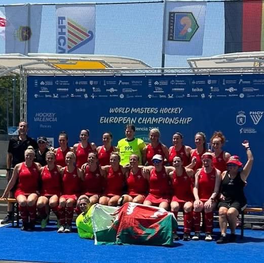 CherylCampling's tweet photo. What a squad of players . So proud of you all…. not just winning but doing it, in
 style,  in that heat . Legends 🏴󠁧󠁢󠁷󠁬󠁳󠁿 https://t.co/UflRJjtrwY