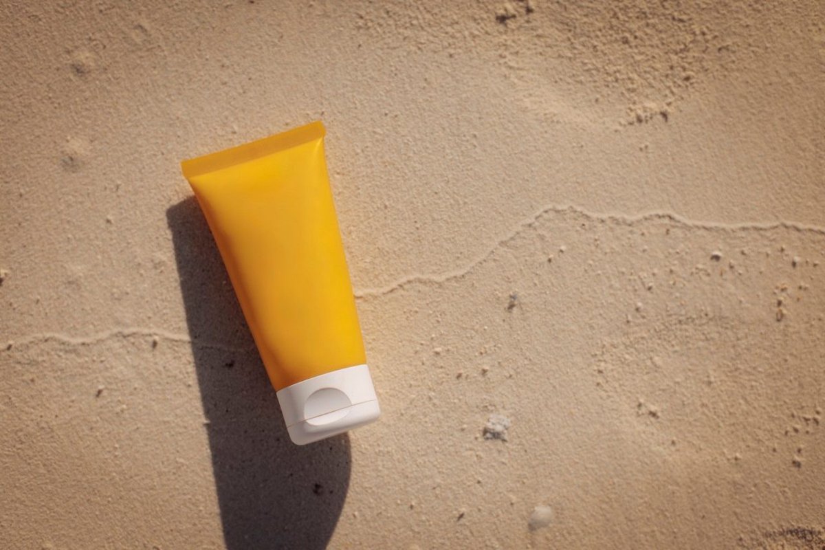What does the science really say about sunscreen? The message has gotten murkier in recent years—so Stanford dermatologists set the record straight. #sunprotection #sunscreen loom.ly/smeexL4