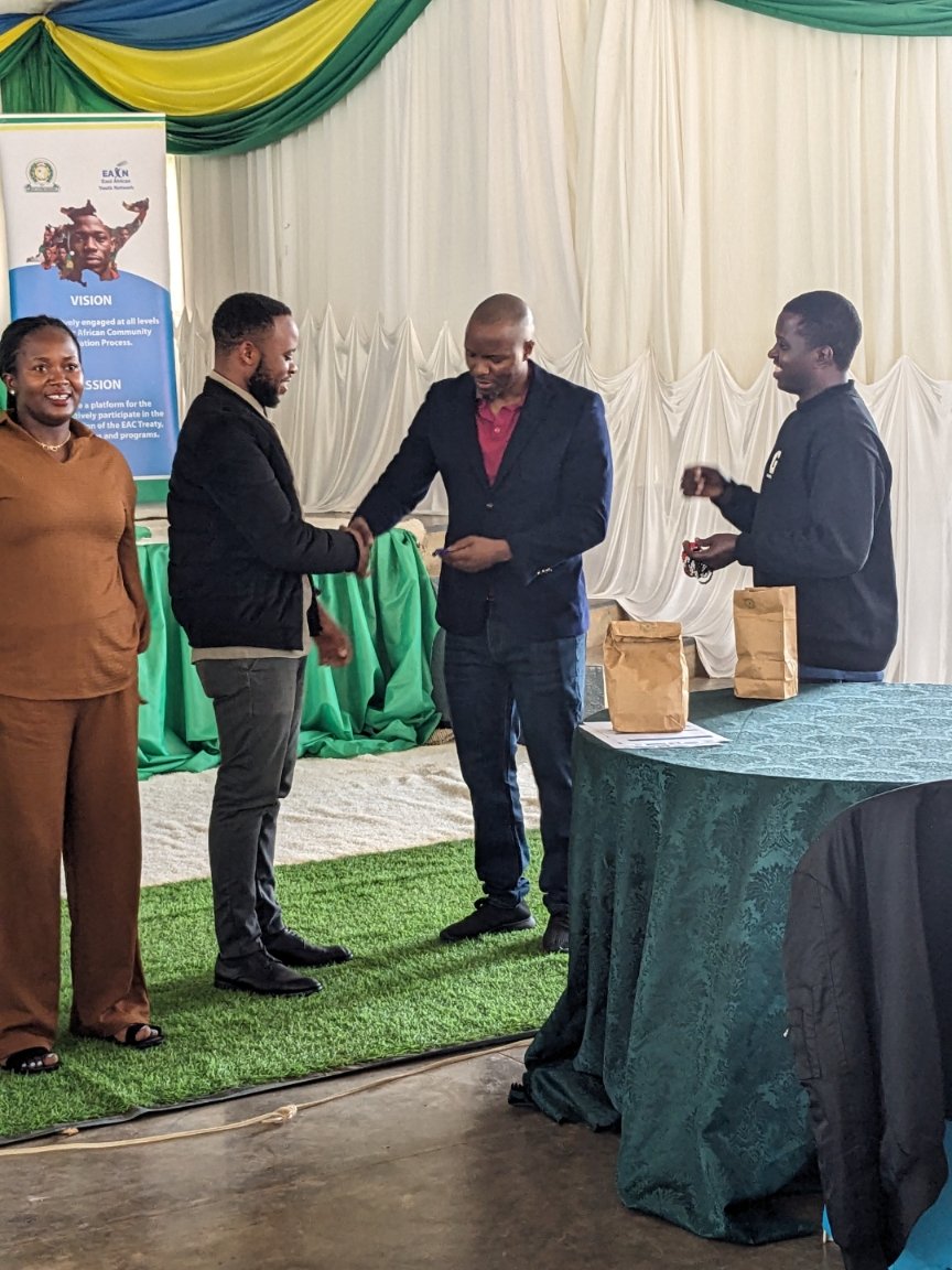 Izampabyoseinno's tweet photo. From 26th to 27th June25 I took a part in the national consultations to the review and evaluation of the EAC Youth Policy. It's a vital step toward making youth voices count and shaping a more inclusive, empowered East African Community. #EACYouthPolicy #ASRH #OneEAC https://t.co/HIaQZYmYih